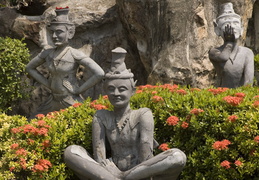 Wat Pho statues