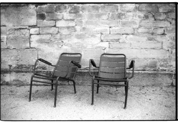 2 chairs in Paris