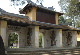 Entrance to the Thien Mu Pagoda