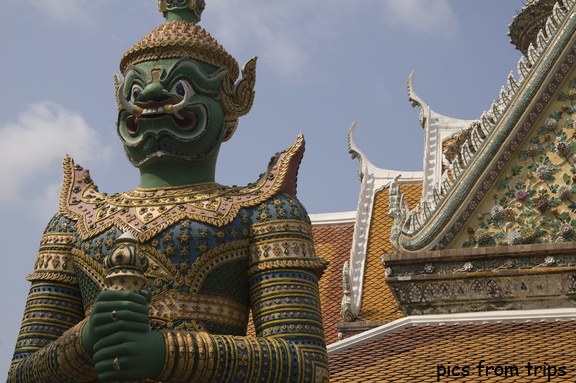 Wat Arun guardians