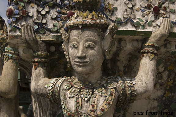 Wat Arun statues and details
