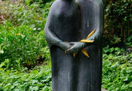statue in Ludwigshafen park