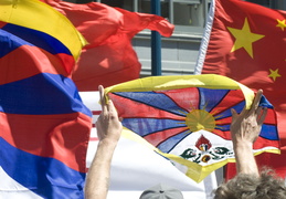 Tibetan and Chinese flags